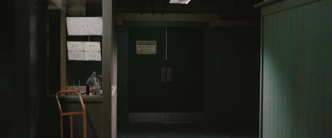 Түкті письки бар қызылбастар Транссексуал арқылы терең жұлдыру минет